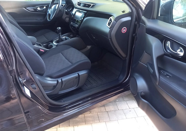 Nissan Qashqai cena 46777 przebieg: 182000, rok produkcji 2016 z Lębork małe 211